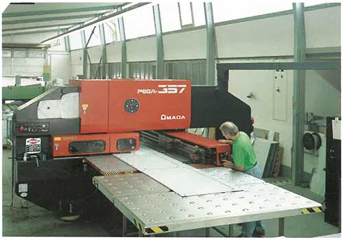 Blechbearbeitungszentrum